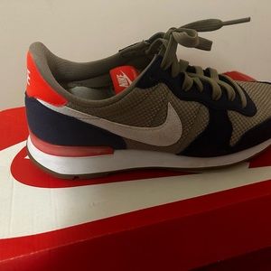 WMNS Internationalist